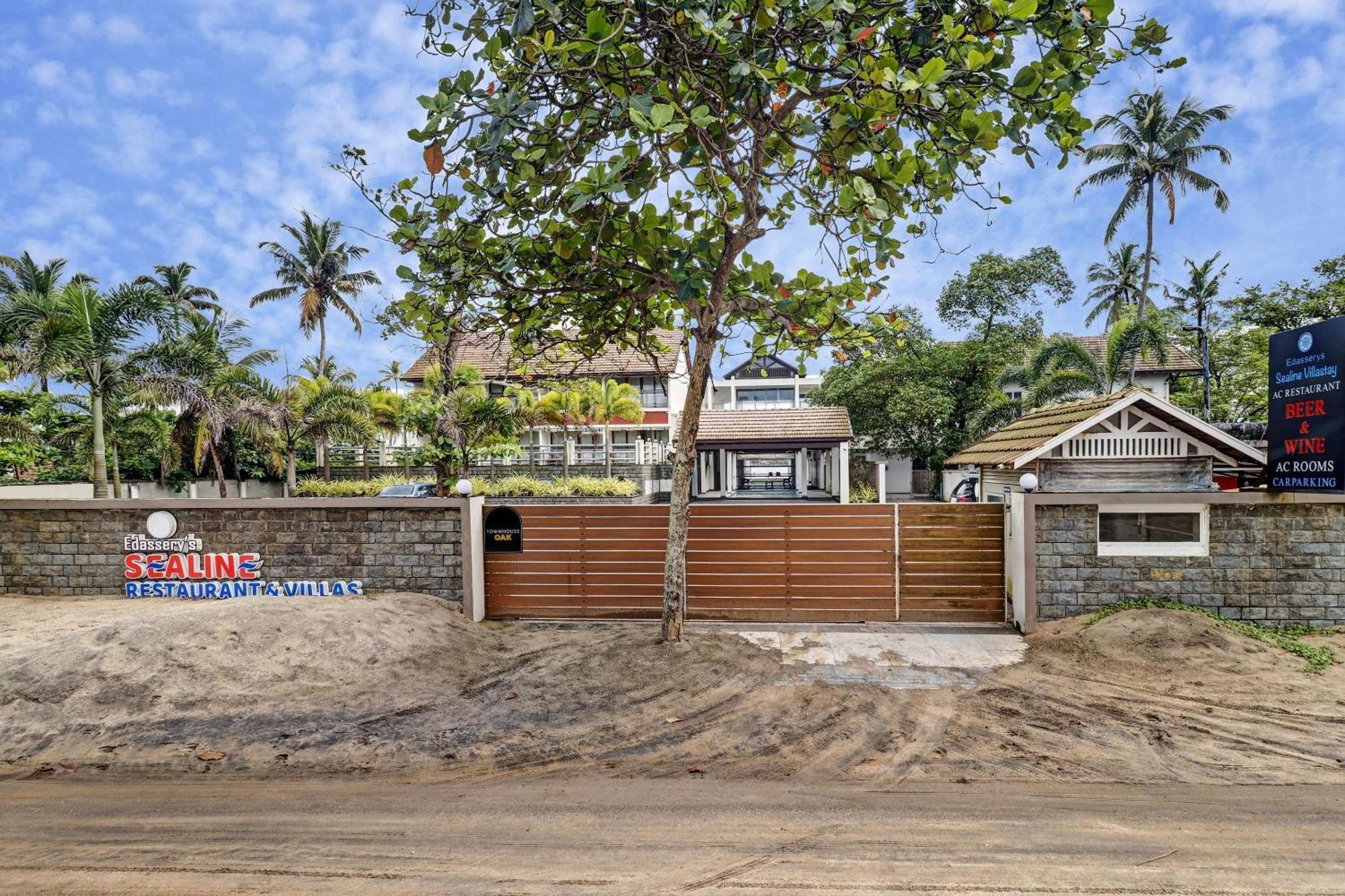 Townhouse Oak Edassery'S Sealine Villa Stay Kochi Exterior photo