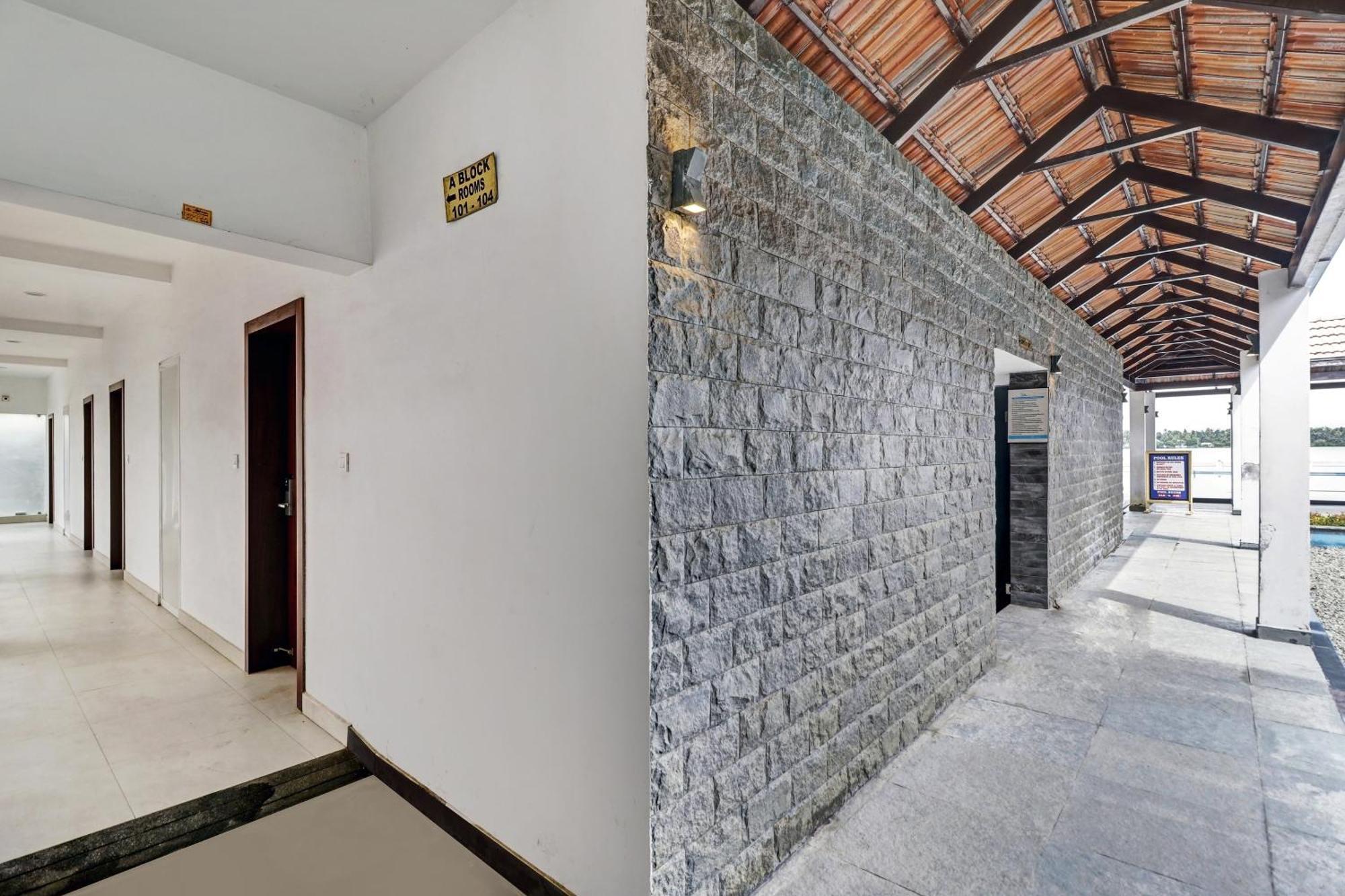 Townhouse Oak Edassery'S Sealine Villa Stay Kochi Exterior photo