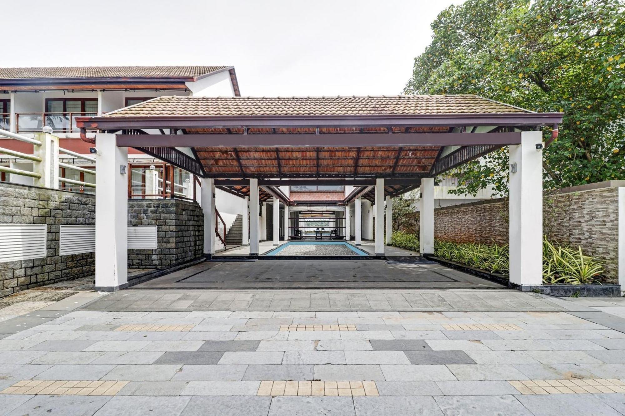 Townhouse Oak Edassery'S Sealine Villa Stay Kochi Exterior photo