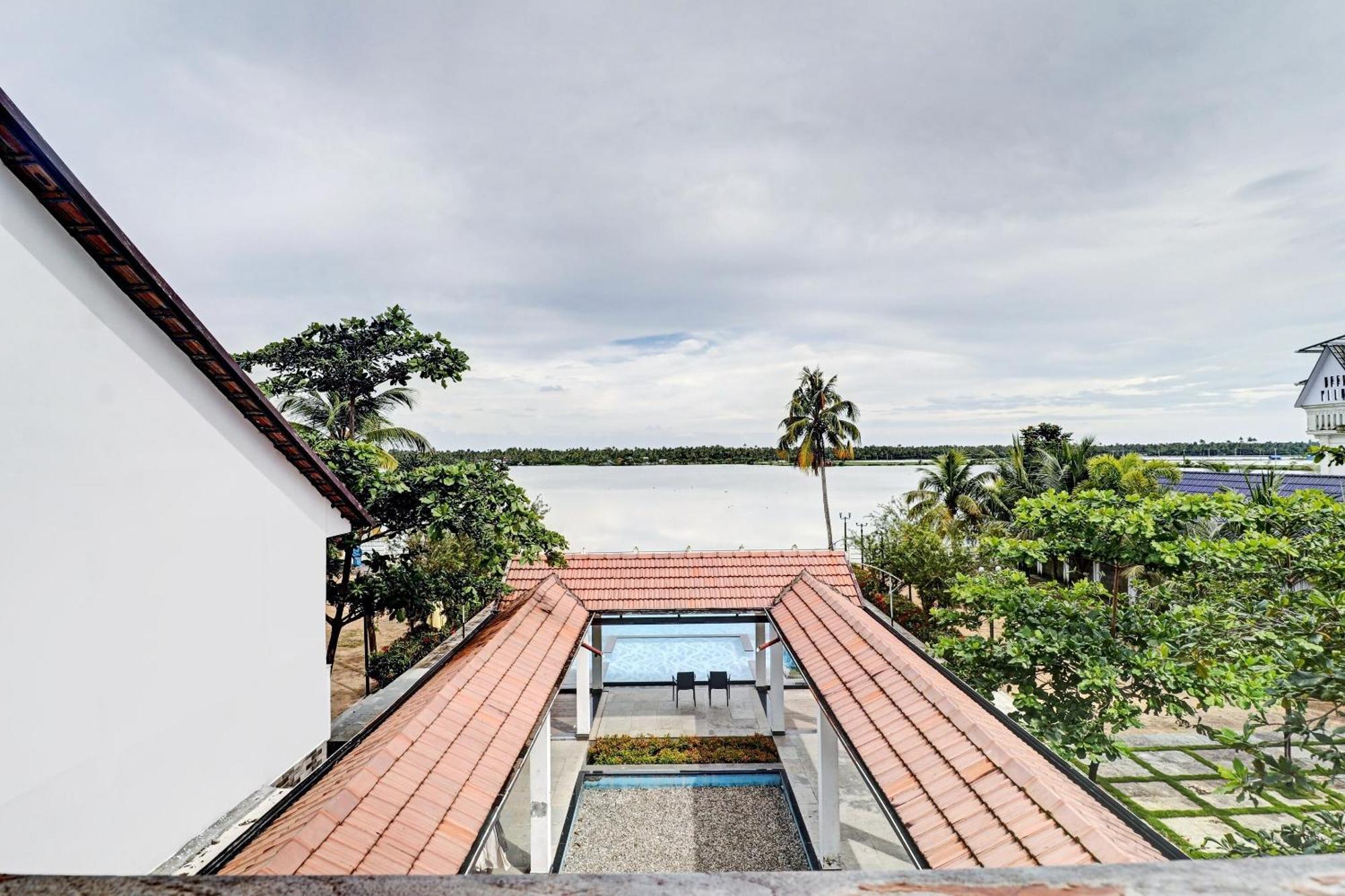 Townhouse Oak Edassery'S Sealine Villa Stay Kochi Exterior photo