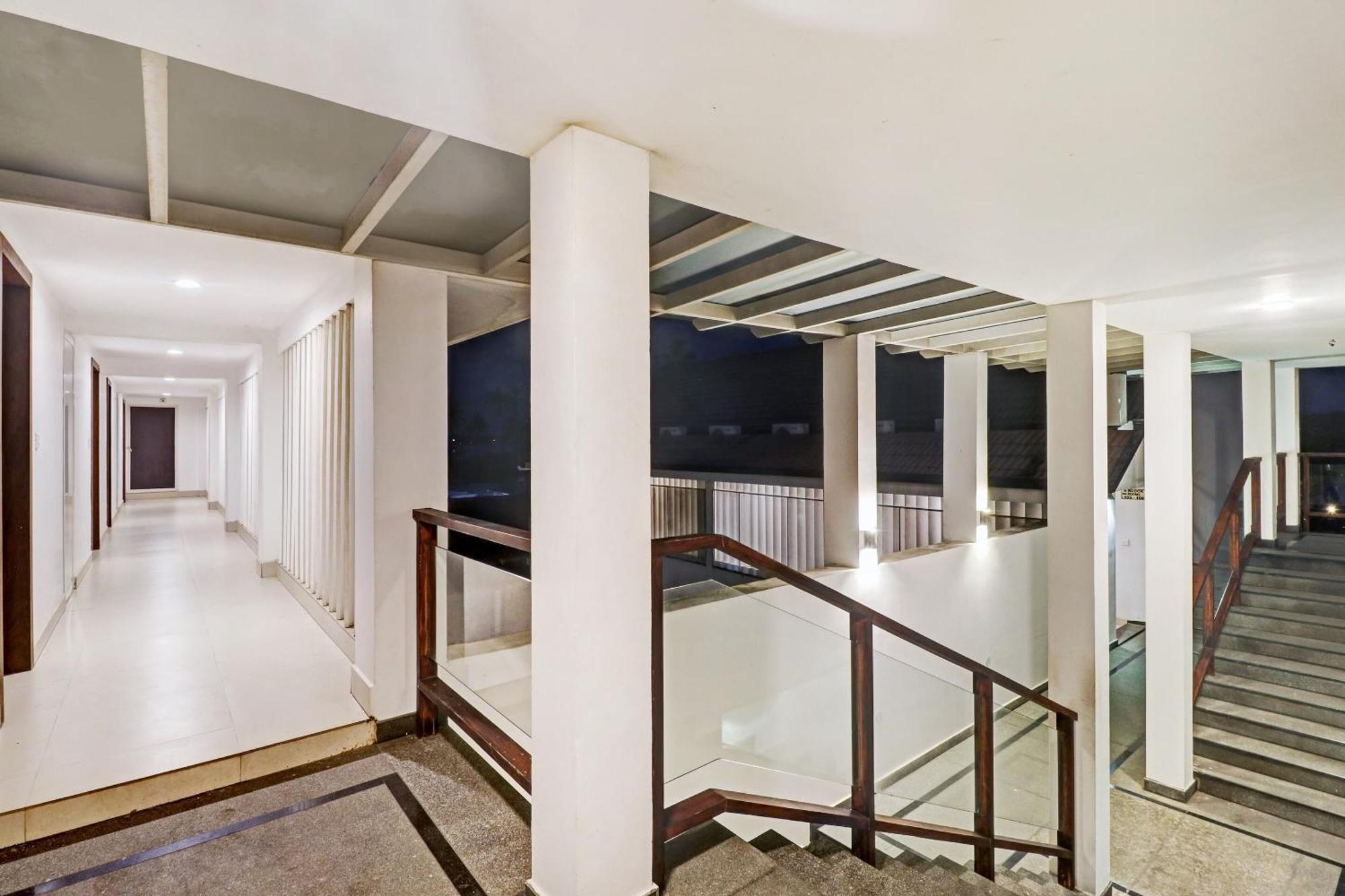 Townhouse Oak Edassery'S Sealine Villa Stay Kochi Exterior photo